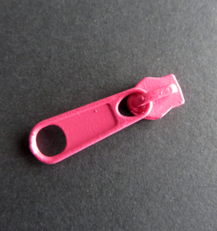 Ritsschuiver fuchsia past op de 6 mm rits