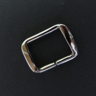 Vierkante ring nikkel 34 mm binnenmaat 25 mm geschikt voor 2,5 cm band