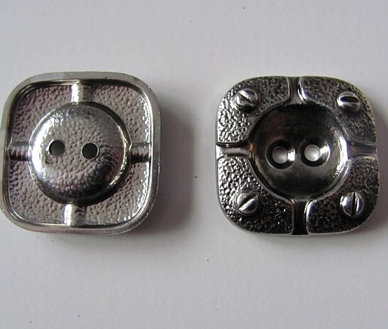 Zilverkleurige bewerkte knoop 2,5 cm